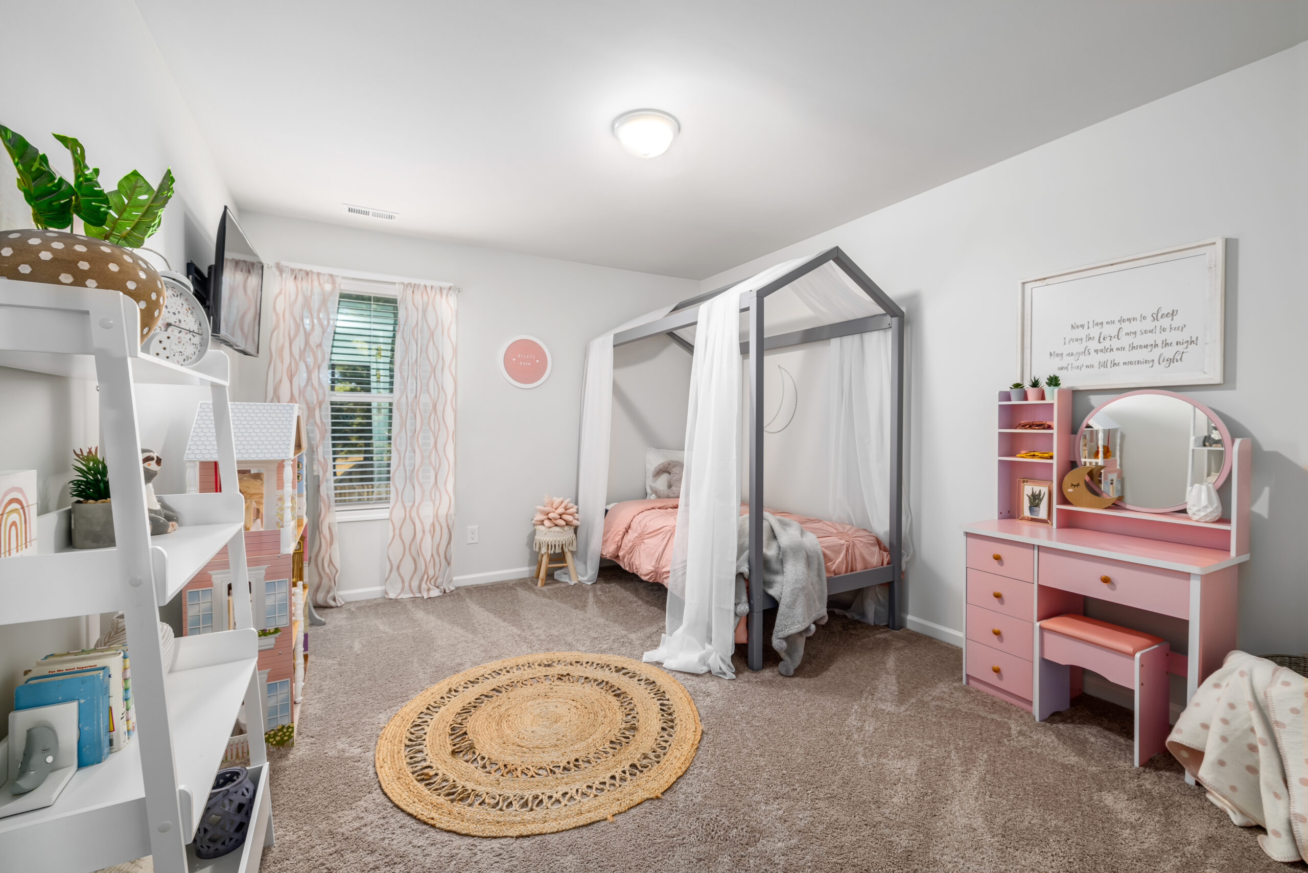 Gray carpet in modern kids bedroom in Travis County