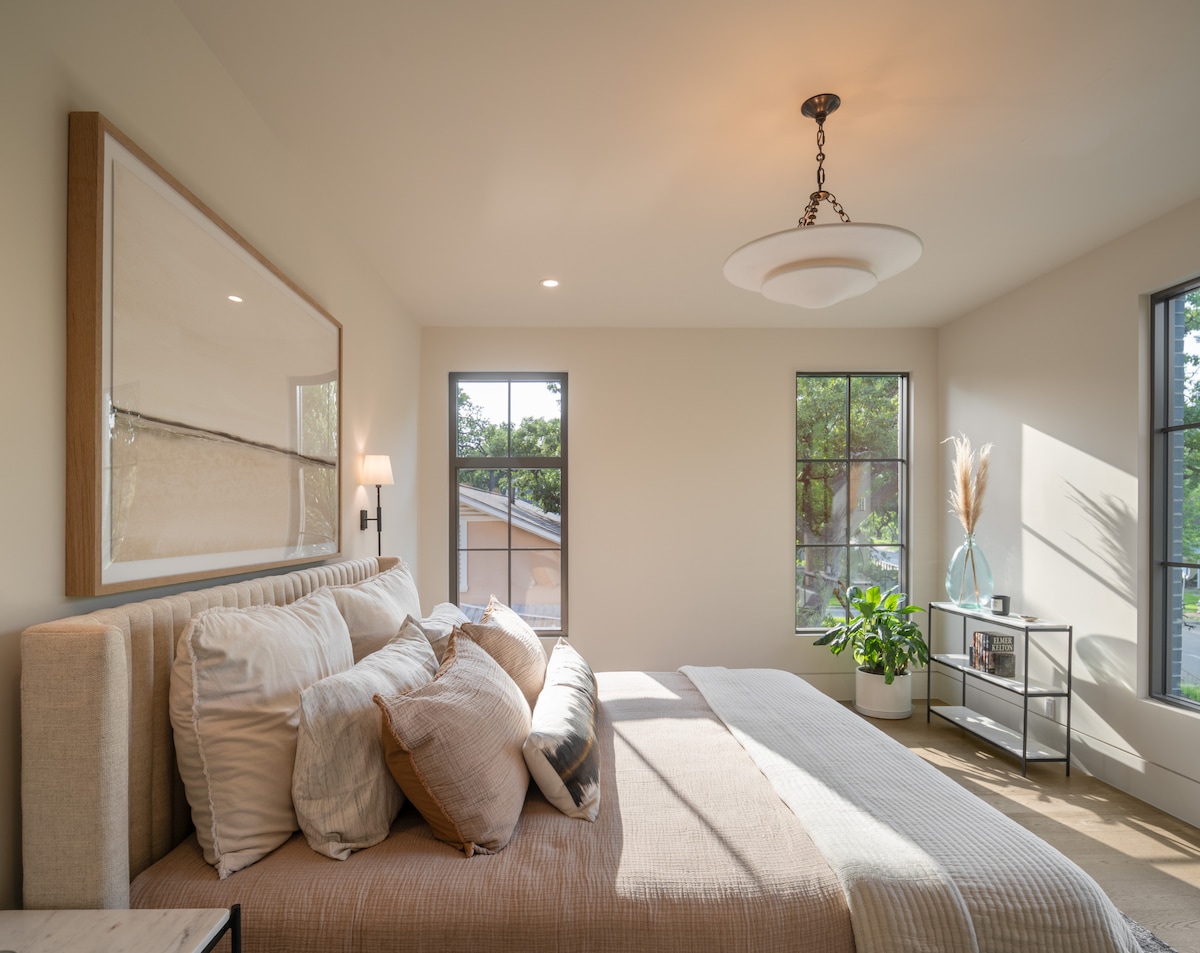 Bedroom with neutral carpet in Tarrytown Austin home